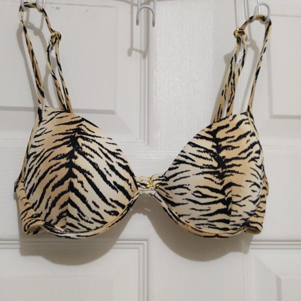 3/$15 Tiger print bikini top Sz Small
